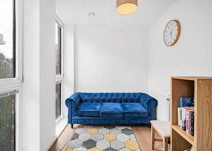 Modern Flat With Balcony Central London Pass The Keys
