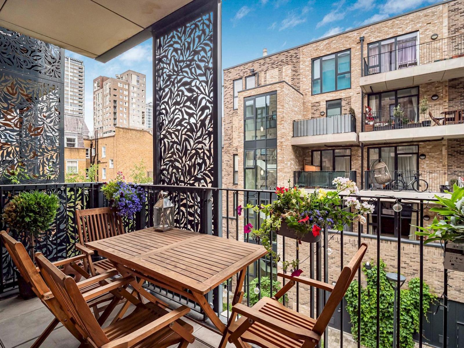 Modern Flat With Balcony Pass The Keys Appartamento *